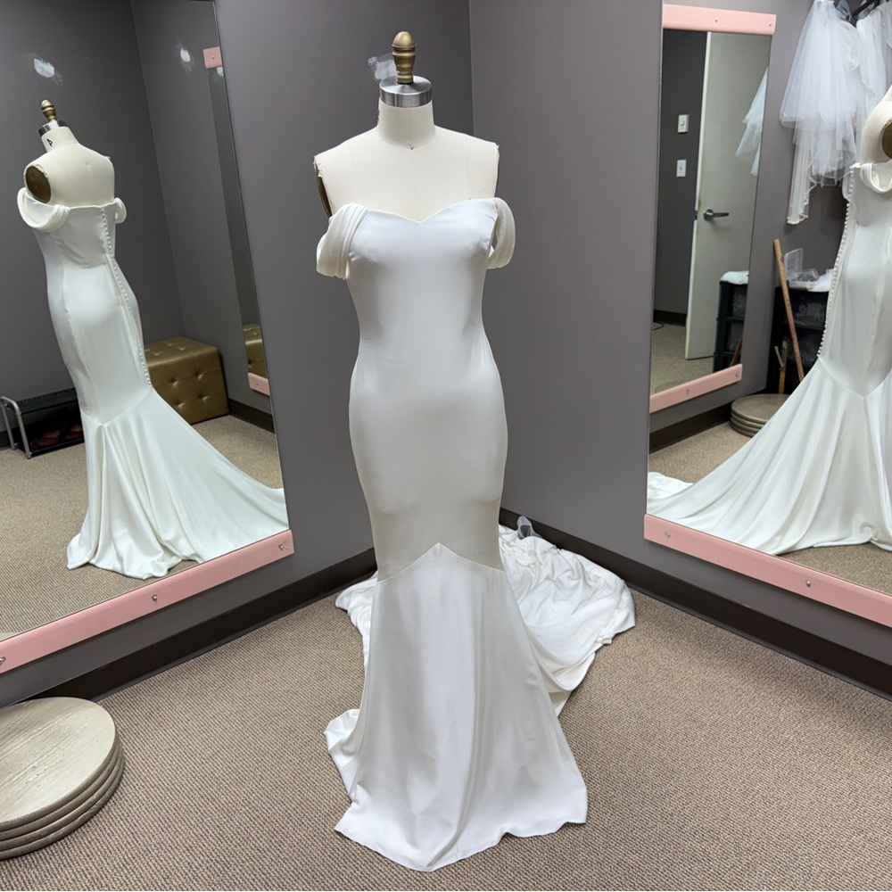 Pronovias Atelier Mermaid Wedding Dress – Off-Shoulder